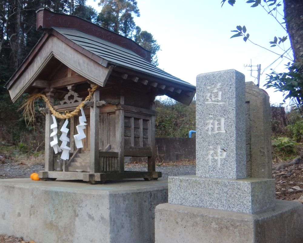 人々の祈りが捧げられてきた道祖神